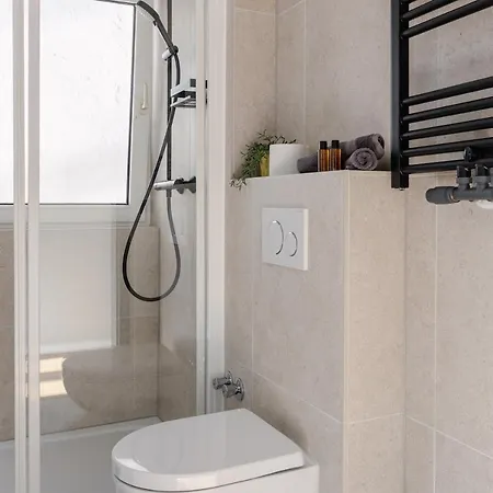 Alex & Rine - Zum Alten Strom Bed & Breakfast 4*