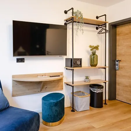 Alex & Rine - Zum Alten Strom 4*