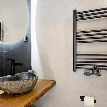 Alex & Rine - Zum Alten Strom 4*