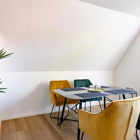 Alex & Rine - Zum Alten Strom Bed and Breakfast 4*