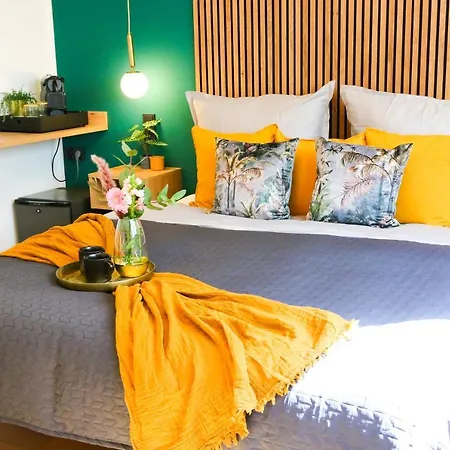 Alex & Rine - Zum Alten Strom Bed & Breakfast 4*