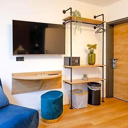 Bed and Breakfast Alex & Rine - Zum Alten Strom Ρόστοκ
