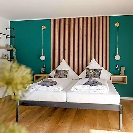 Alex & Rine - Zum Alten Strom Bed and Breakfast 3*